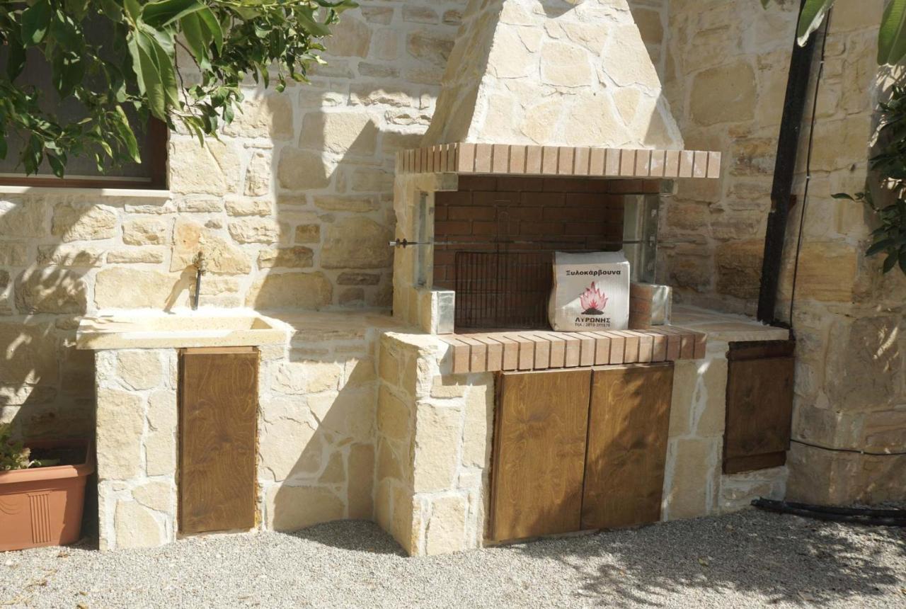 Villa Aspasia With Private Jacuzzi - Oasis Resort كوكينوس بيرغوس المظهر الخارجي الصورة