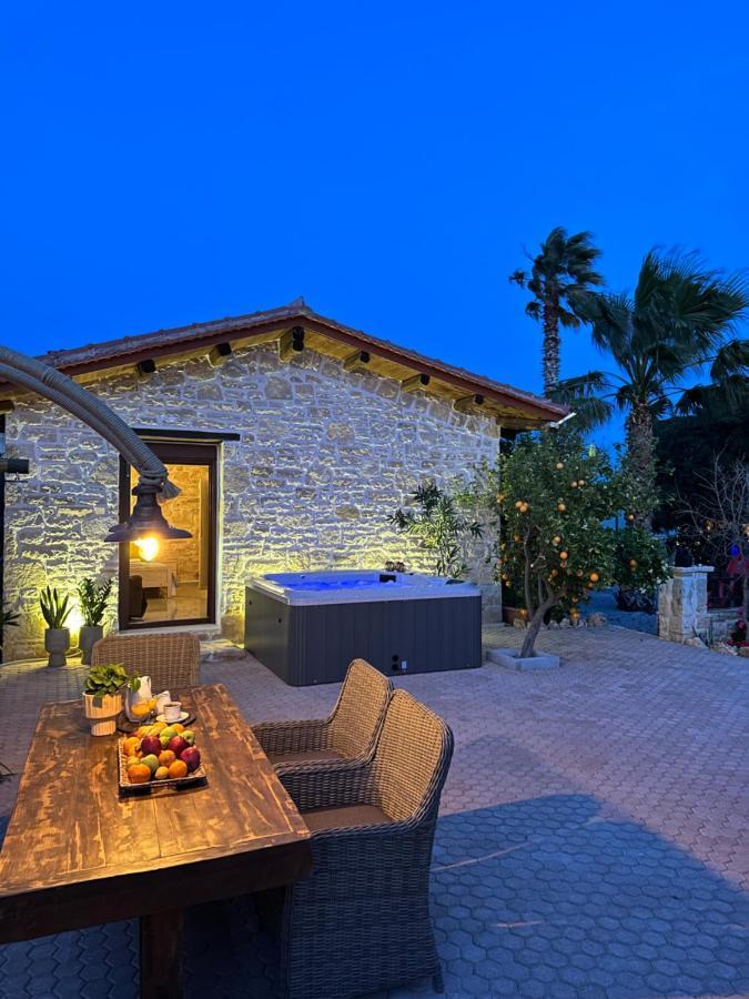 Villa Aspasia With Private Jacuzzi - Oasis Resort كوكينوس بيرغوس المظهر الخارجي الصورة