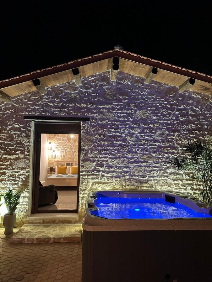 Villa Aspasia With Private Jacuzzi - Oasis Resort كوكينوس بيرغوس المظهر الخارجي الصورة