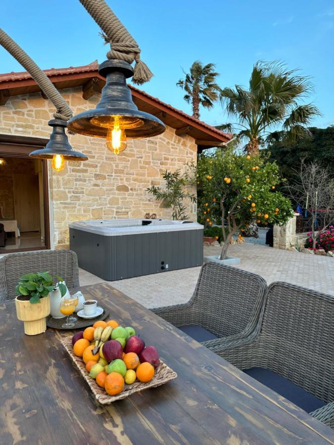 Villa Aspasia With Private Jacuzzi - Oasis Resort كوكينوس بيرغوس المظهر الخارجي الصورة