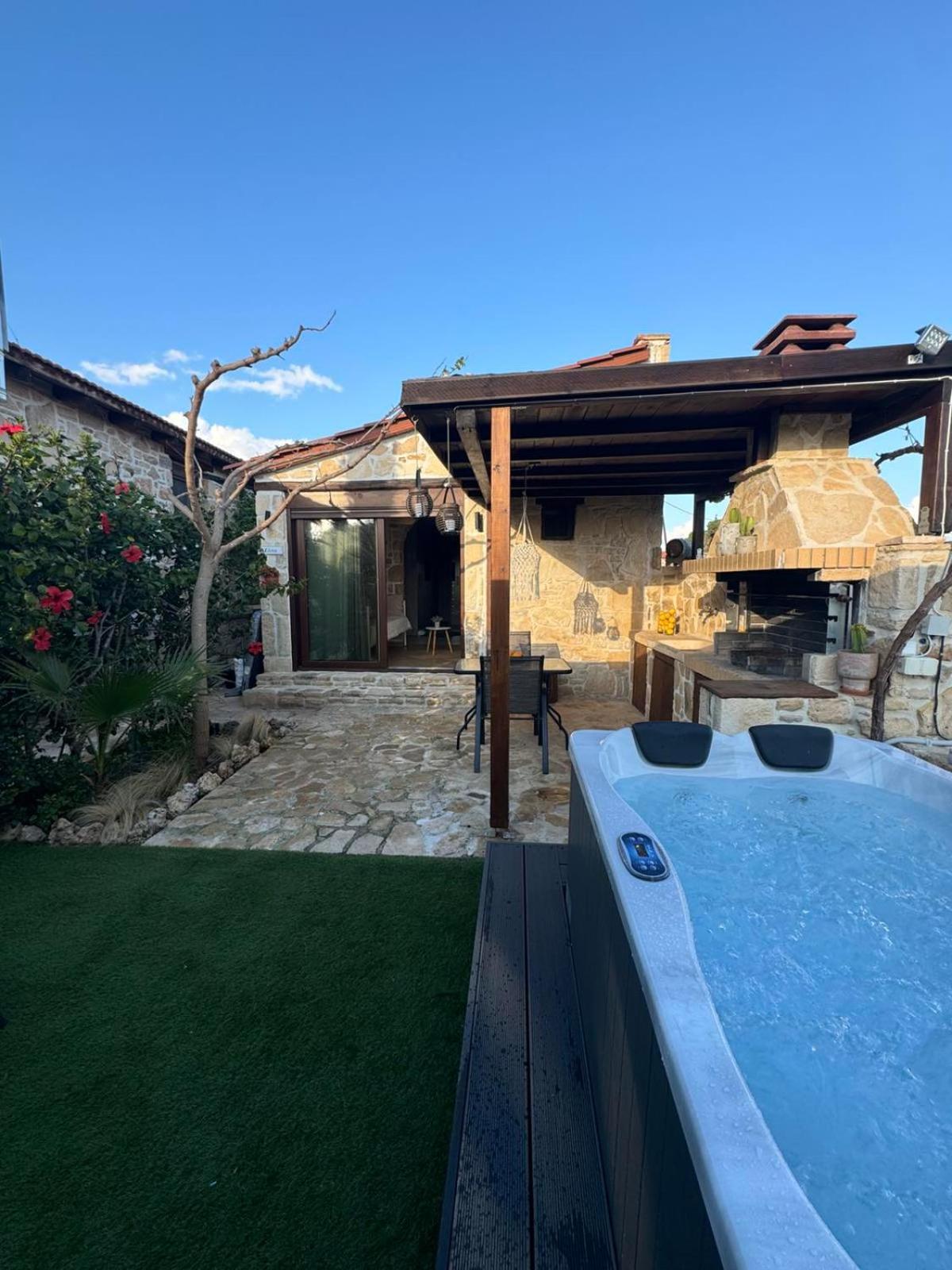Villa Aspasia With Private Jacuzzi - Oasis Resort كوكينوس بيرغوس المظهر الخارجي الصورة